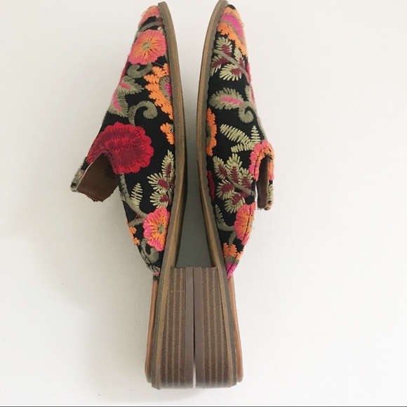 Indigo Rd. Embroidered Floral Mule Black Loafer - Picture 10 of 13